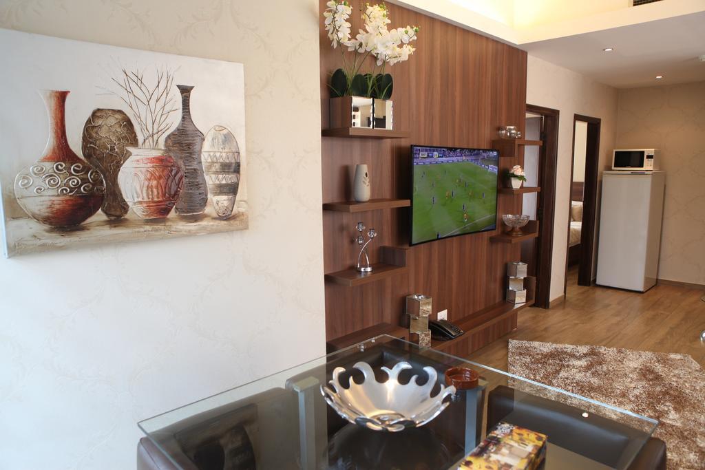 Apartment Dreams *